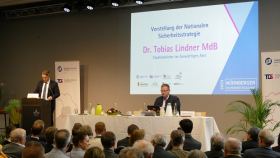 Staatsminister Dr. Tobias Lindner MdB bei seinem Eröffnungsvortrag